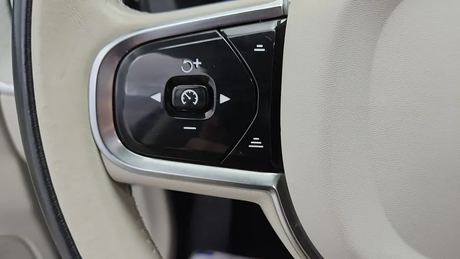 VOLVO XC60 -