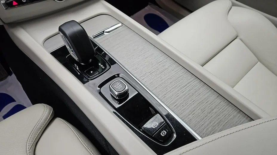 VOLVO XC60 -