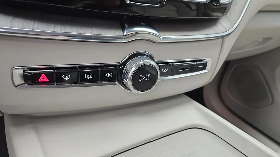 VOLVO XC60 -