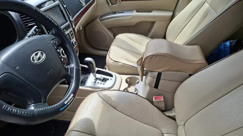 HYUNDAI Grand Santa Fe -