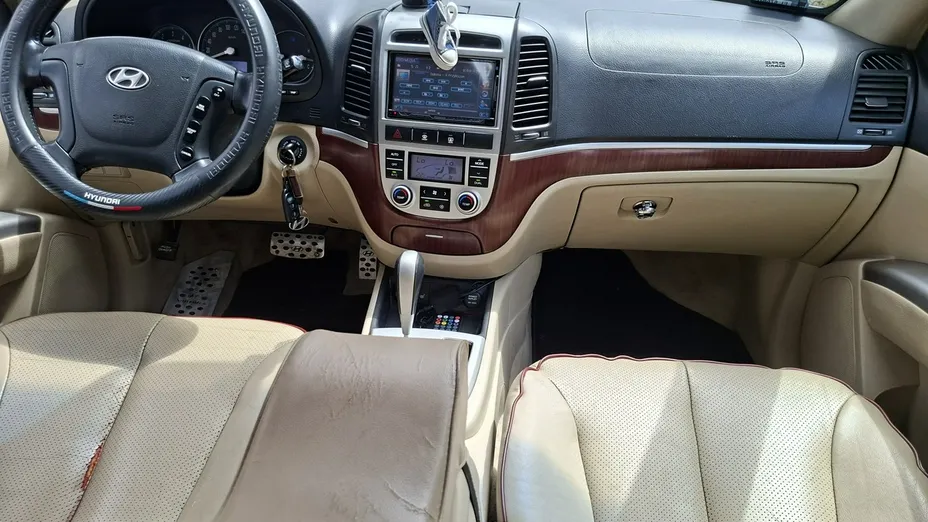 HYUNDAI Grand Santa Fe -
