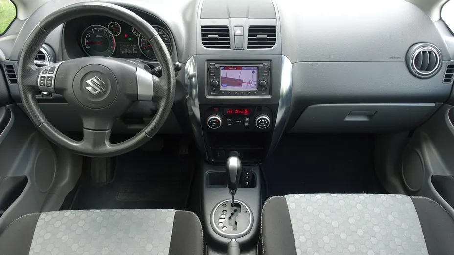 SUZUKI SX4 -