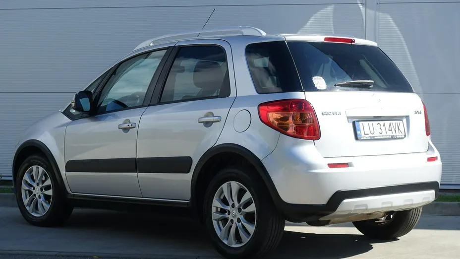 SUZUKI SX4 -