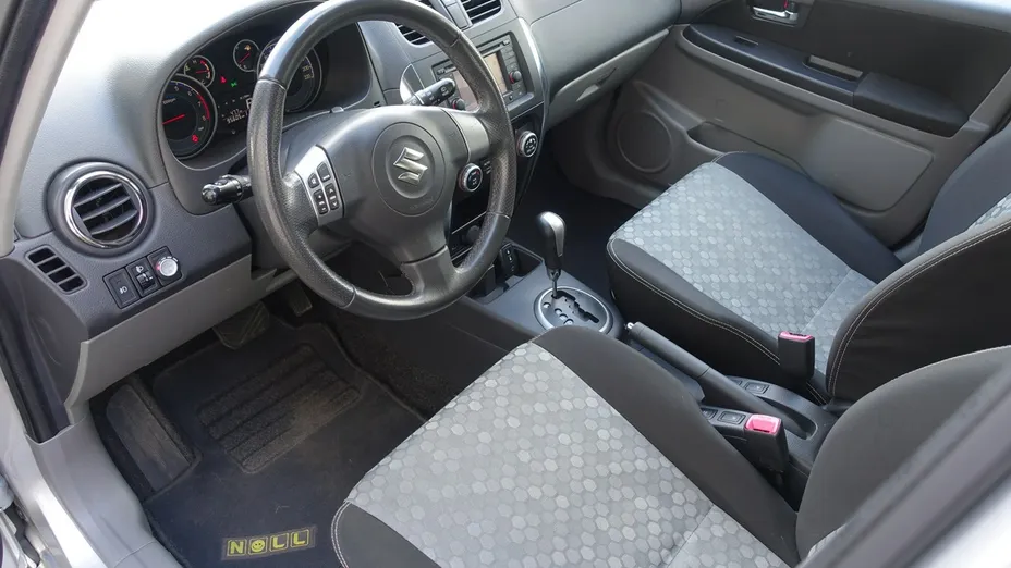 SUZUKI SX4 -