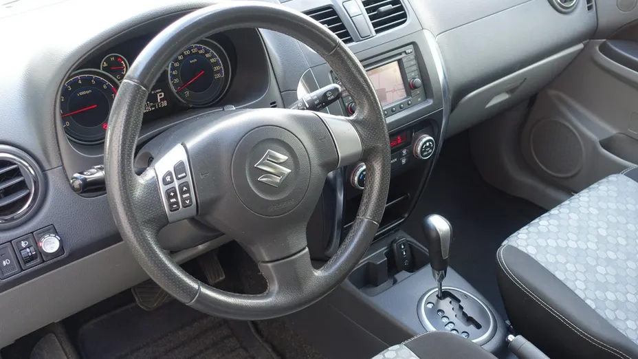 SUZUKI SX4 -