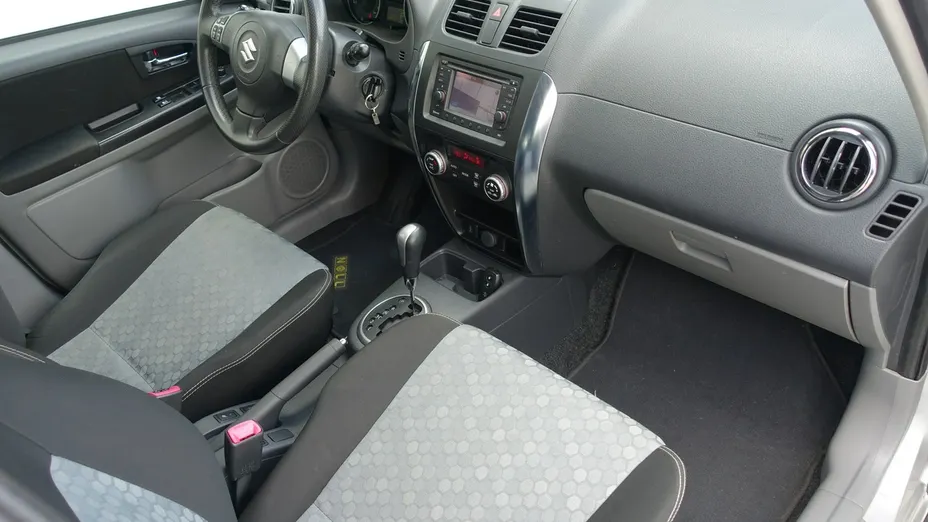 SUZUKI SX4 -