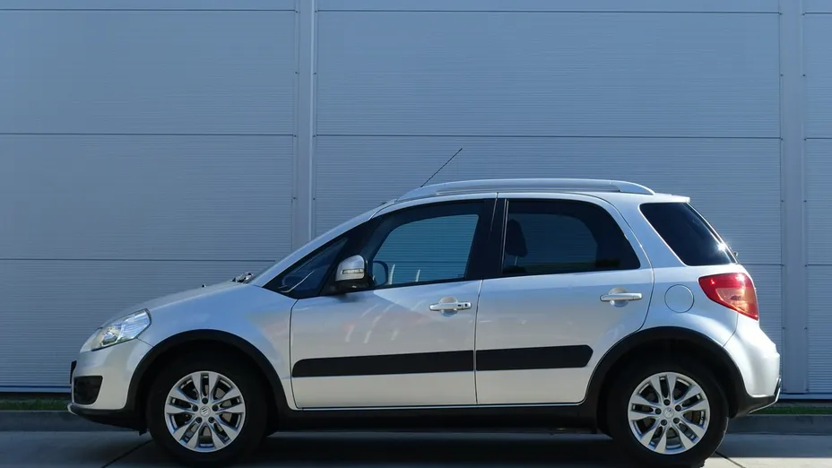 SUZUKI SX4 -