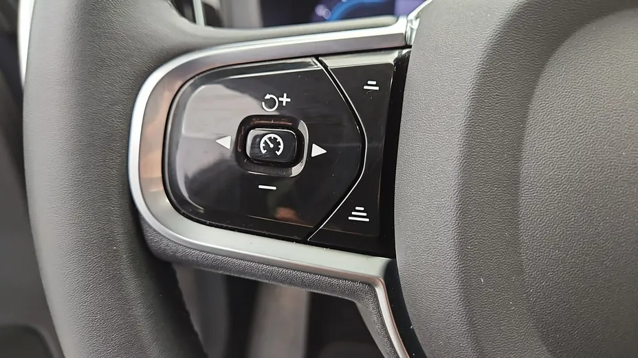 VOLVO XC60 -