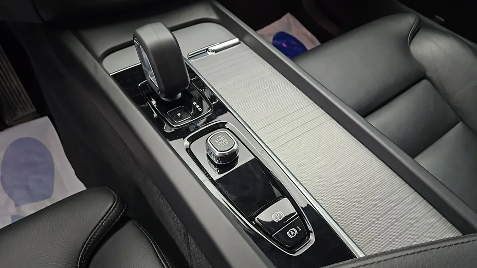 VOLVO XC60 -