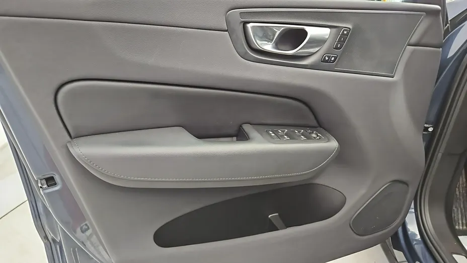 VOLVO XC60 -