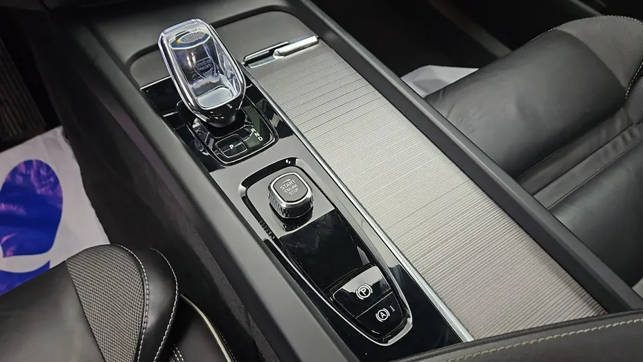 VOLVO XC60 -