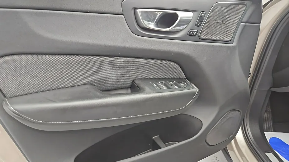 VOLVO XC60 -