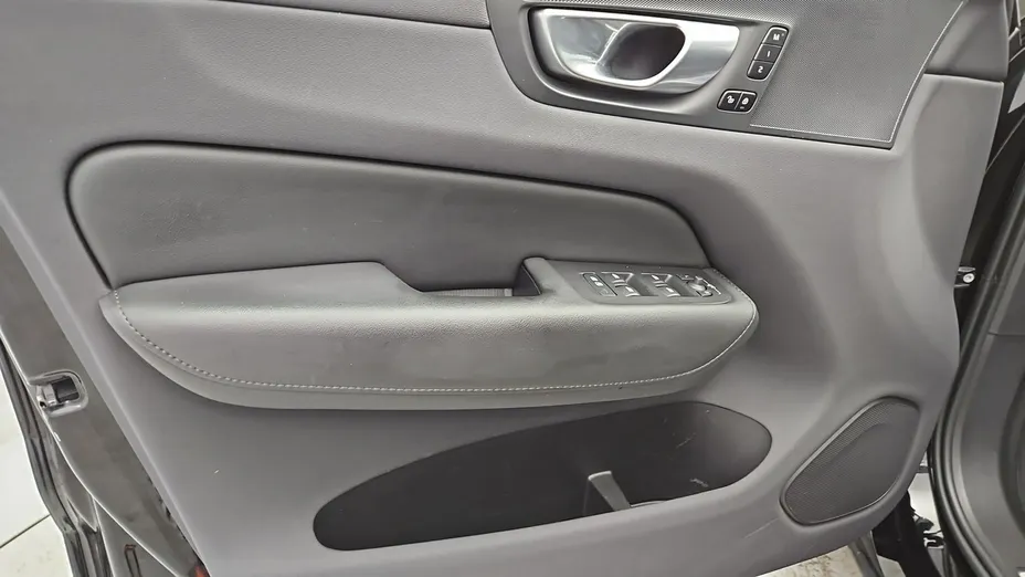 VOLVO XC60 -