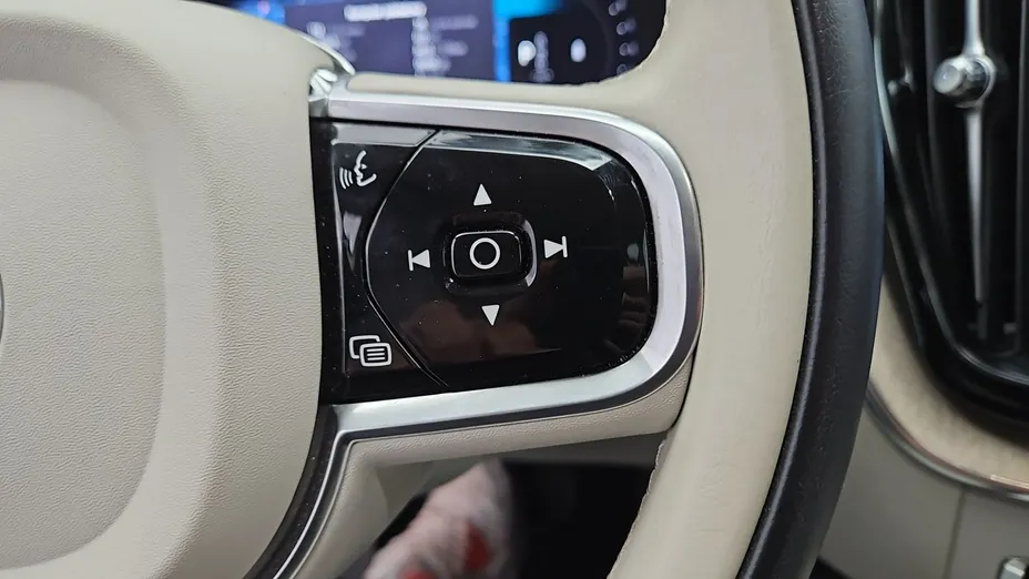 VOLVO XC60 -