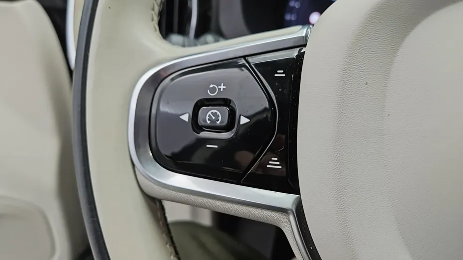 VOLVO XC60 -