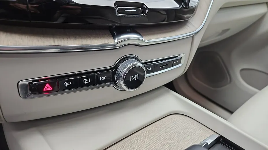 VOLVO XC60 -