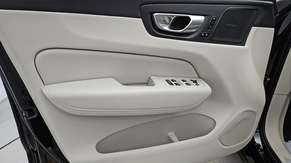 VOLVO XC60 -