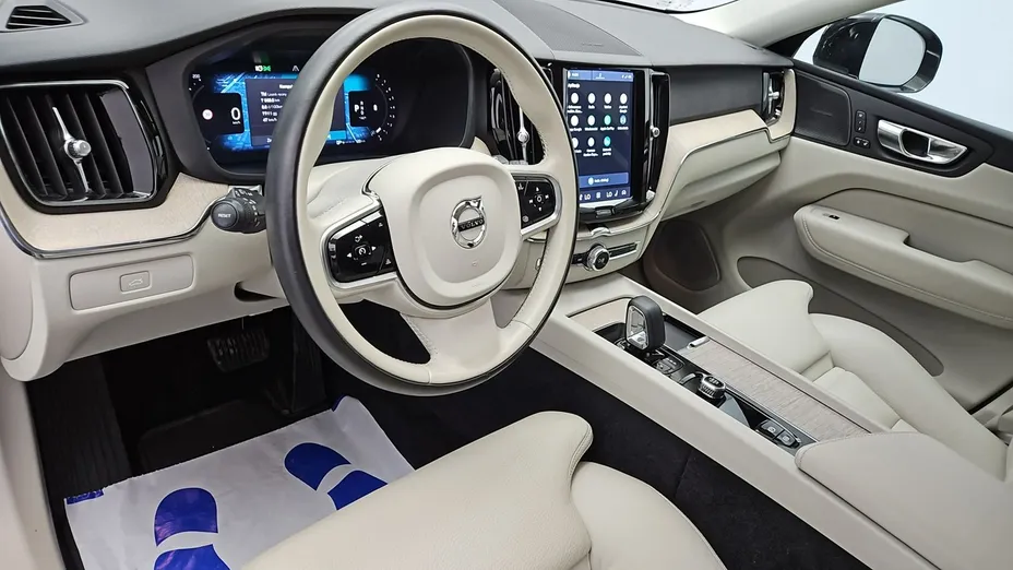 VOLVO XC60 -