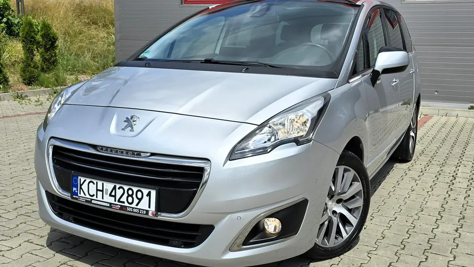 PEUGEOT 5008 -