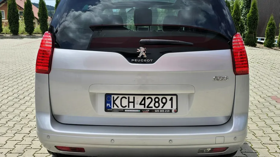 PEUGEOT 5008 -
