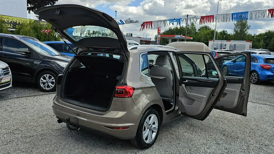 VOLKSWAGEN Golf Sportsvan -