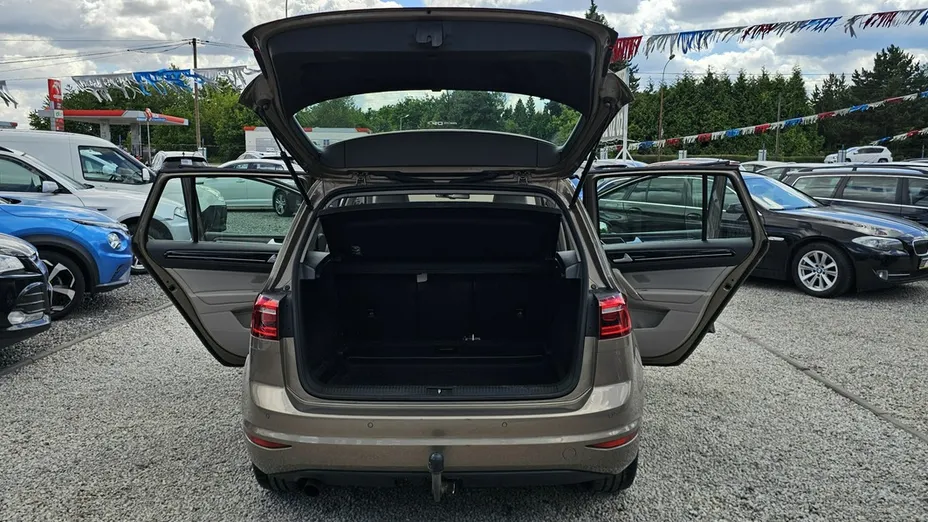 VOLKSWAGEN Golf Sportsvan -