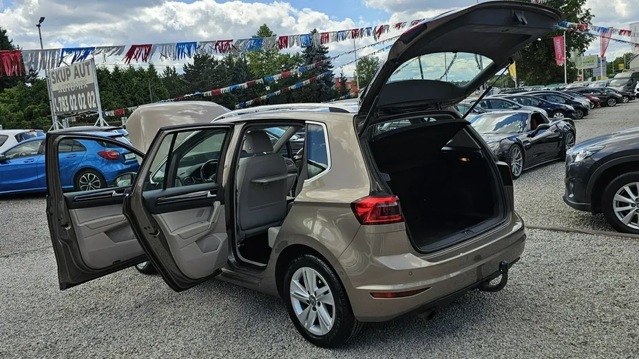 VOLKSWAGEN Golf Sportsvan -
