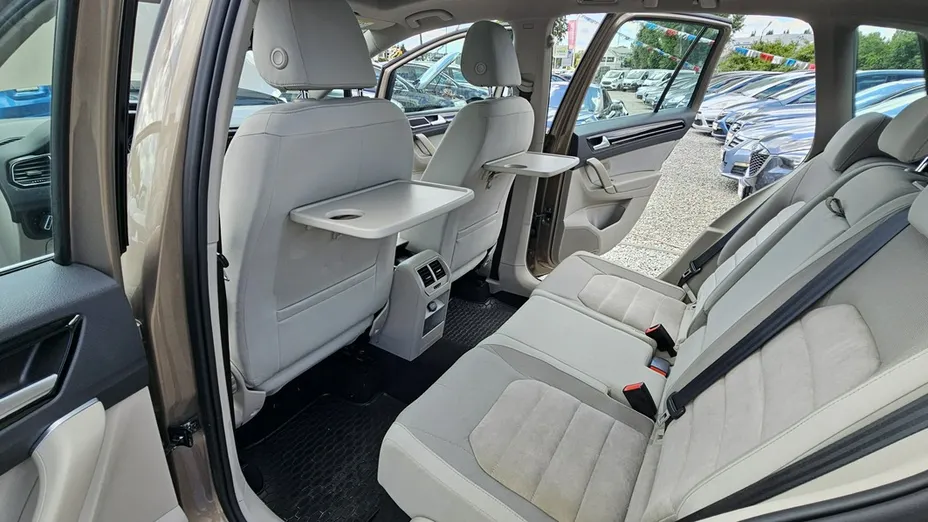 VOLKSWAGEN Golf Sportsvan -