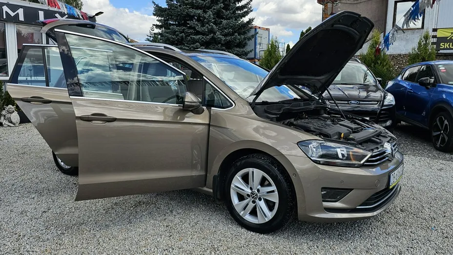 VOLKSWAGEN Golf Sportsvan -