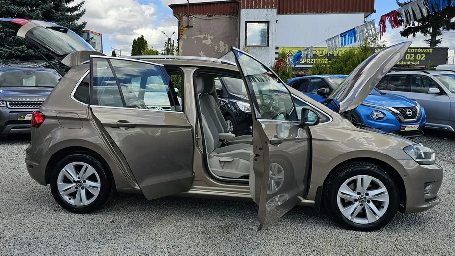 VOLKSWAGEN Golf Sportsvan -