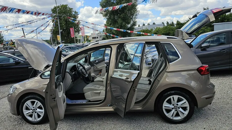 VOLKSWAGEN Golf Sportsvan -