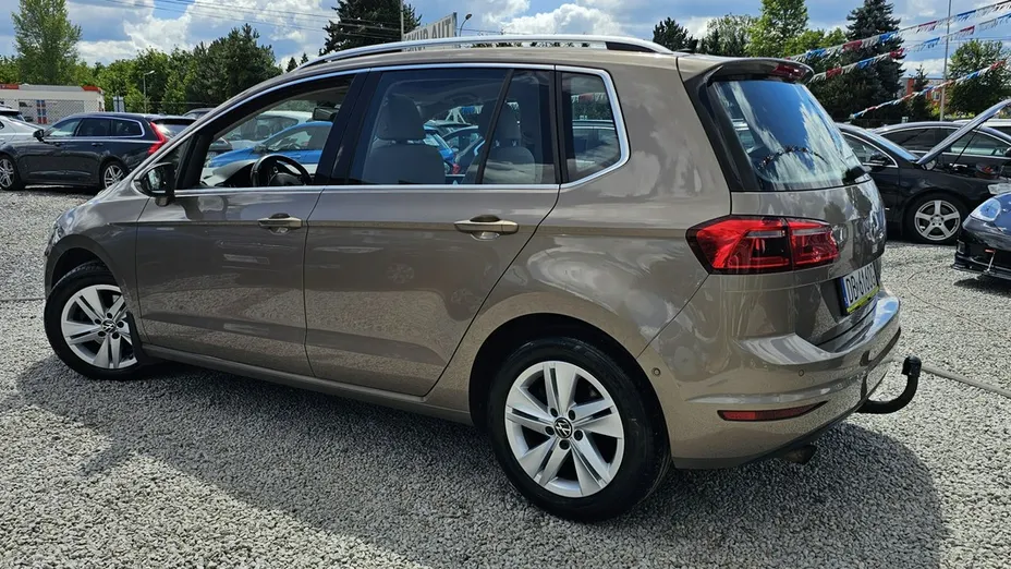 VOLKSWAGEN Golf Sportsvan -