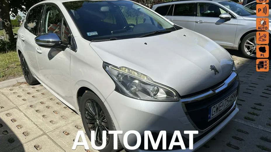 PEUGEOT 208 -