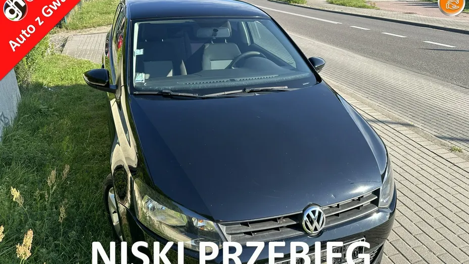 VOLKSWAGEN Polo -