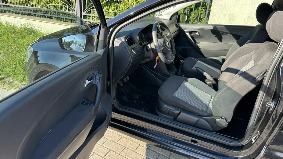 VOLKSWAGEN Polo -