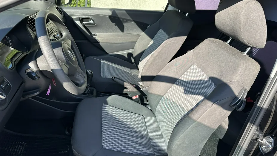 VOLKSWAGEN Polo -