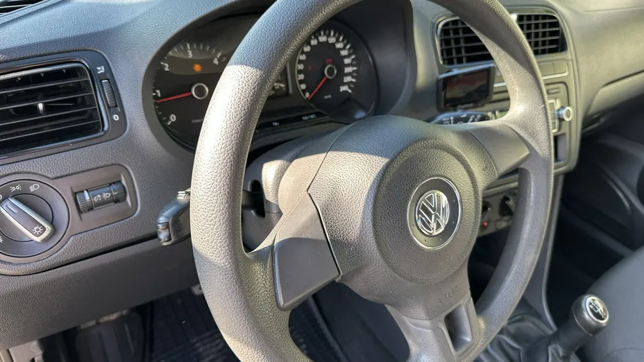 VOLKSWAGEN Polo -