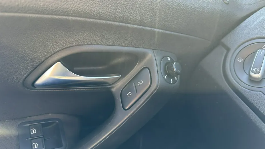 VOLKSWAGEN Polo -