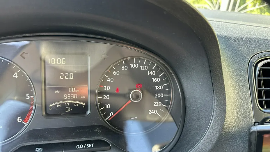 VOLKSWAGEN Polo -