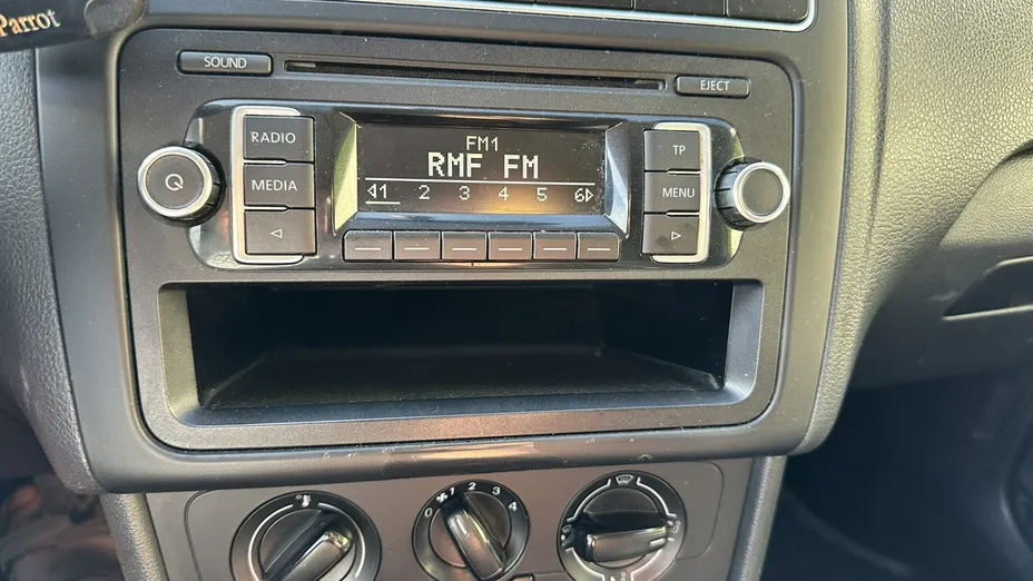 VOLKSWAGEN Polo -