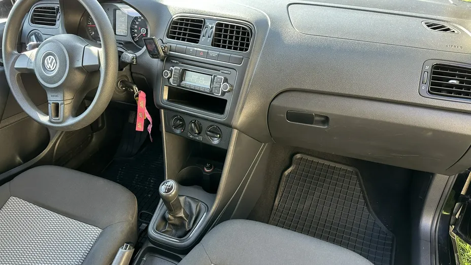 VOLKSWAGEN Polo -