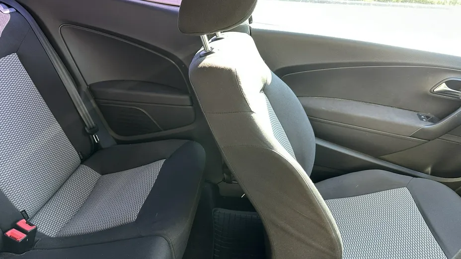 VOLKSWAGEN Polo -