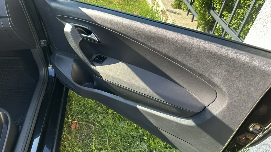 VOLKSWAGEN Polo -