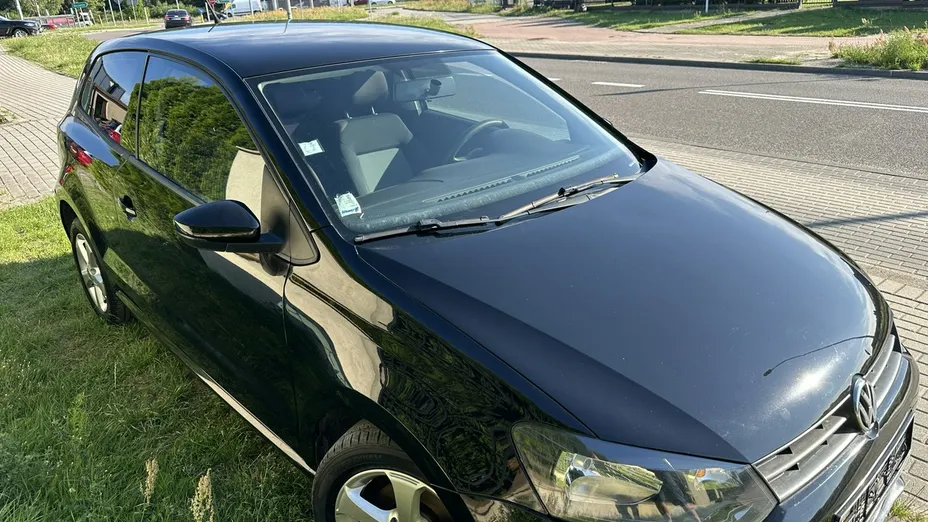 VOLKSWAGEN Polo -