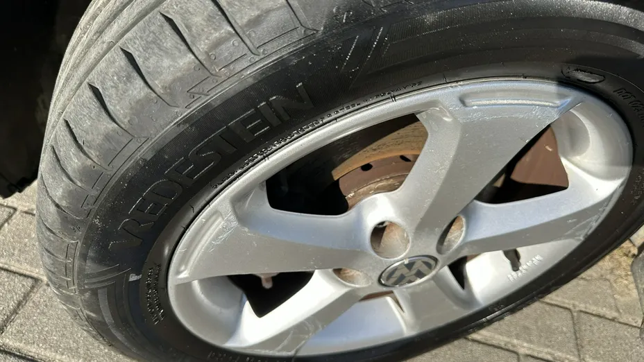 VOLKSWAGEN Polo -