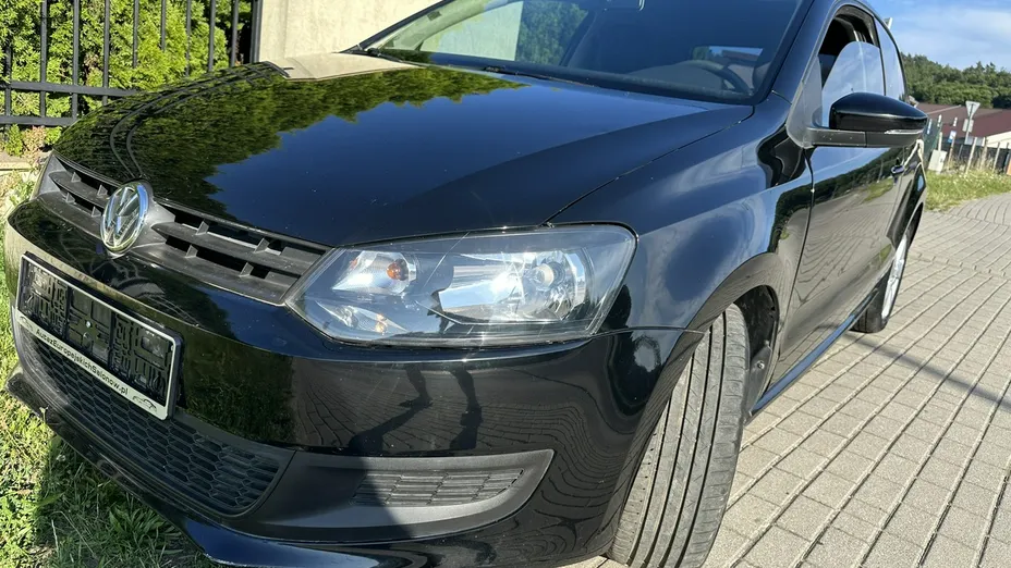 VOLKSWAGEN Polo -