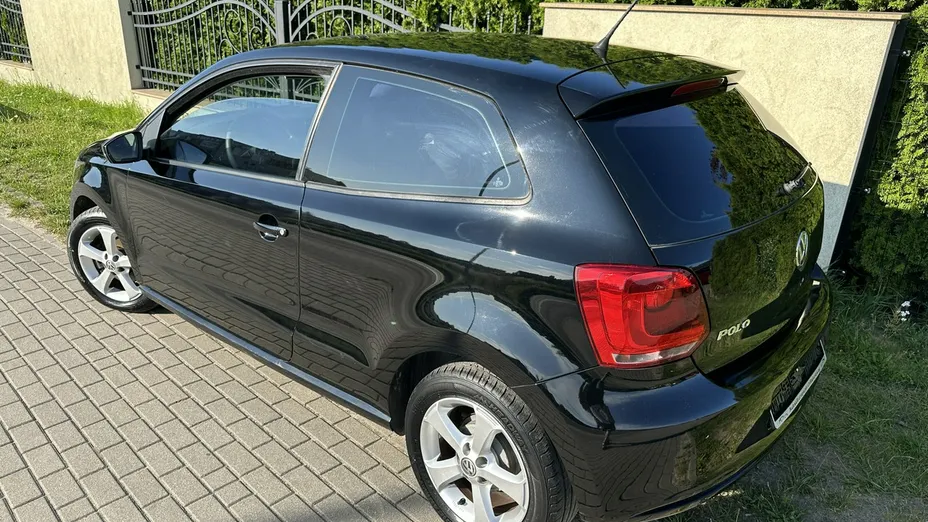 VOLKSWAGEN Polo -