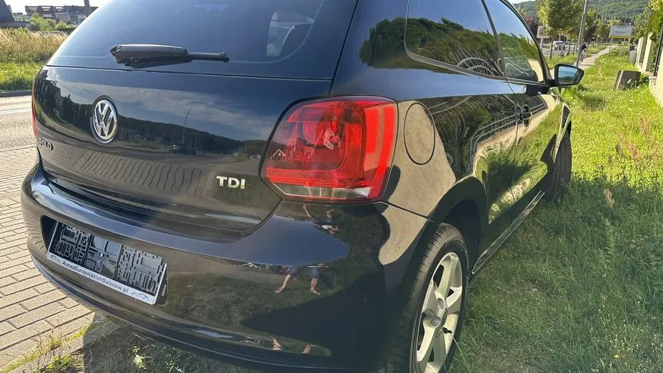 VOLKSWAGEN Polo -