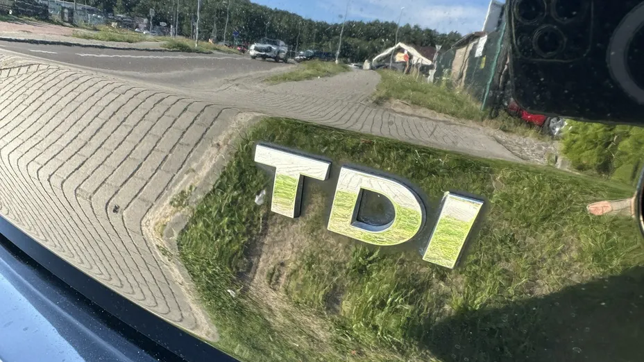 VOLKSWAGEN Polo -