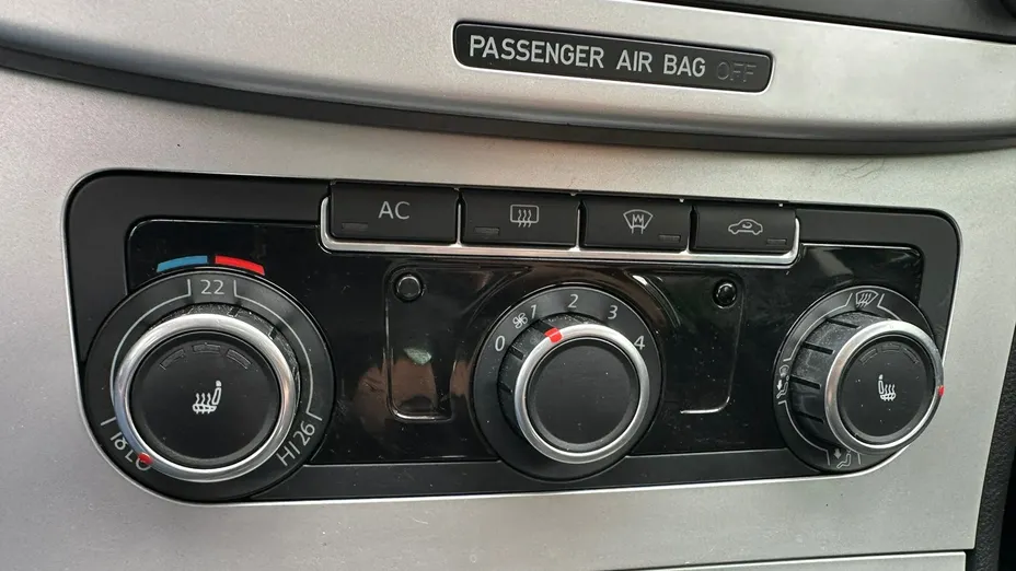 VOLKSWAGEN Passat -
